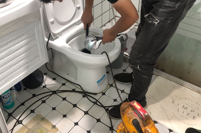 璧山马桶堵塞自己疏通还是找师傅？专业上门服务让你省时更省心